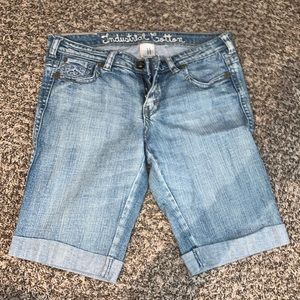 Size 11 knee length jean capris